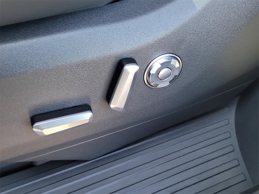 new 2025 Lincoln Navigator car, priced at $106,923