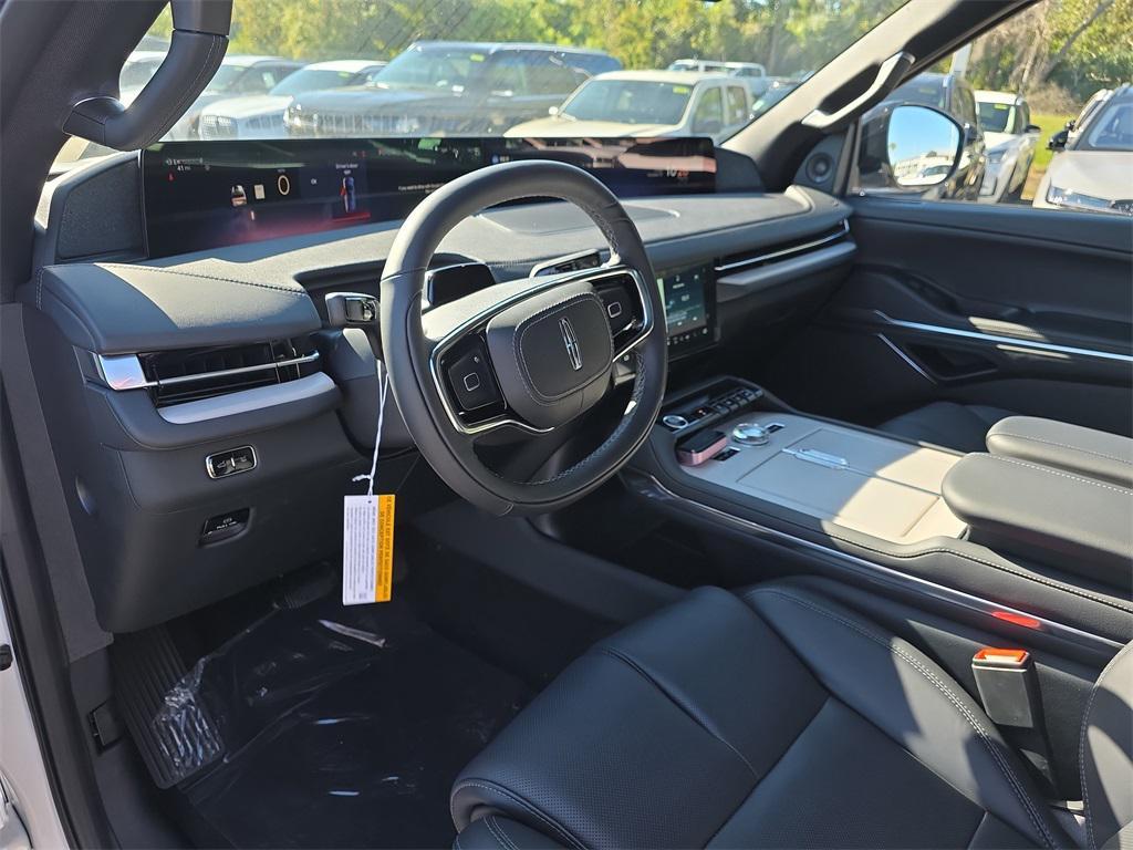 new 2025 Lincoln Navigator car, priced at $100,566