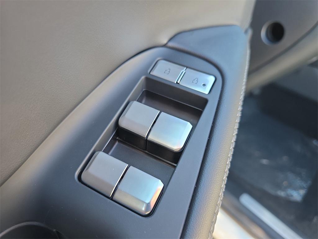 new 2025 Lincoln Navigator car, priced at $100,566