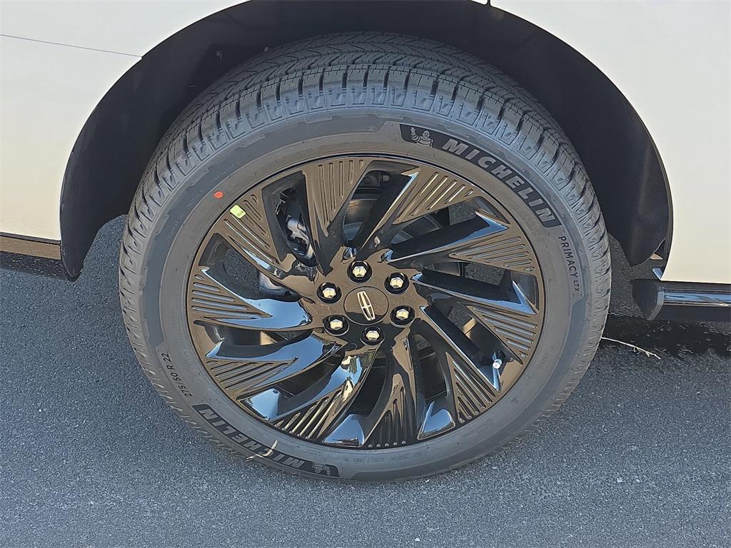 new 2025 Lincoln Navigator car, priced at $100,566