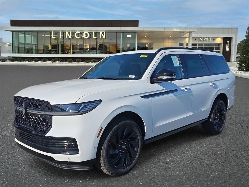 new 2025 Lincoln Navigator car, priced at $100,566