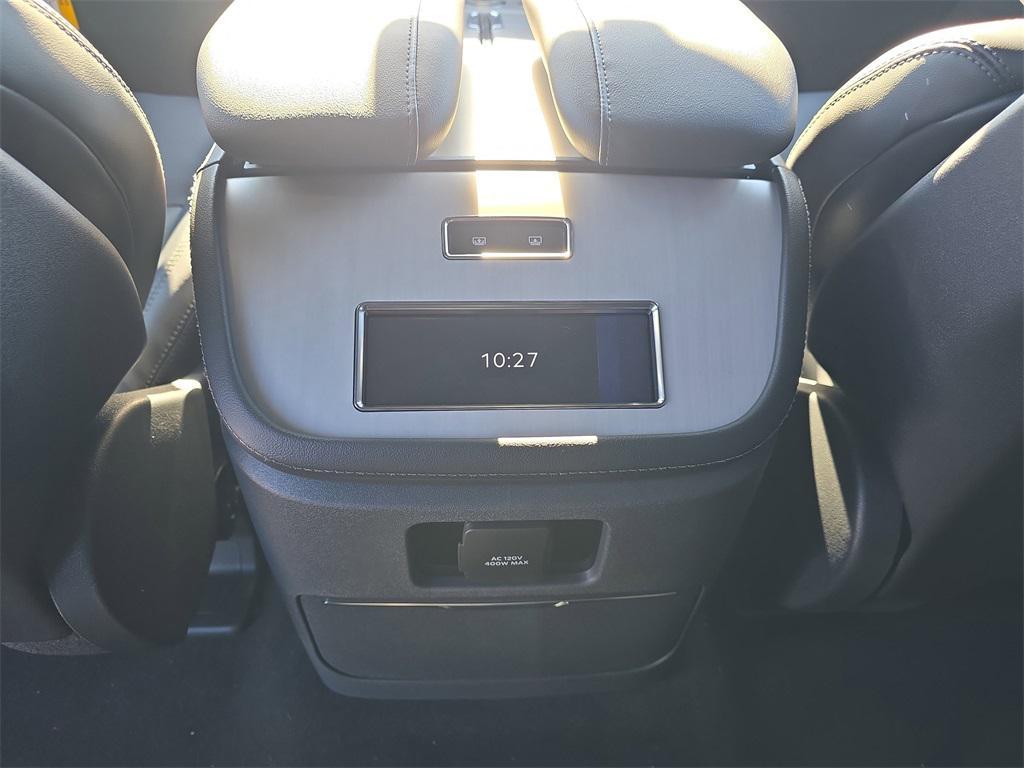 new 2025 Lincoln Navigator car, priced at $100,566