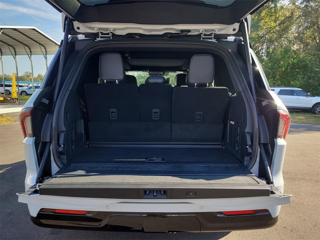 new 2025 Lincoln Navigator car, priced at $98,788