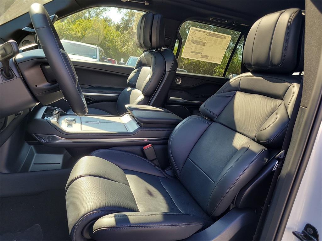 new 2025 Lincoln Navigator car, priced at $98,788
