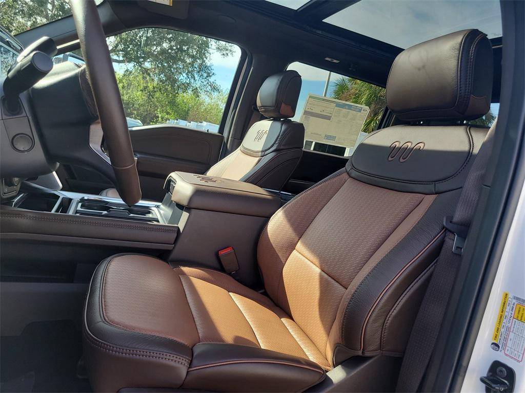 new 2025 Lincoln Navigator car, priced at $100,793