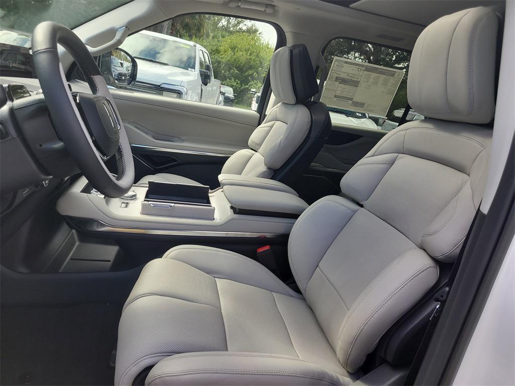 new 2025 Lincoln Navigator car, priced at $98,755