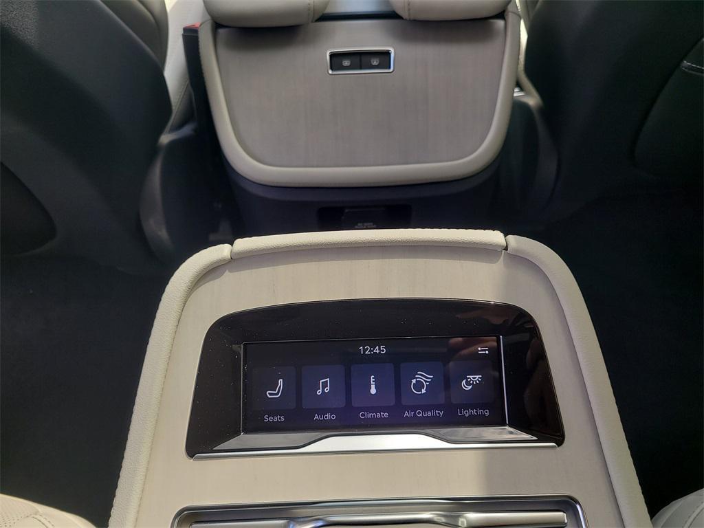 new 2025 Lincoln Navigator car, priced at $98,755