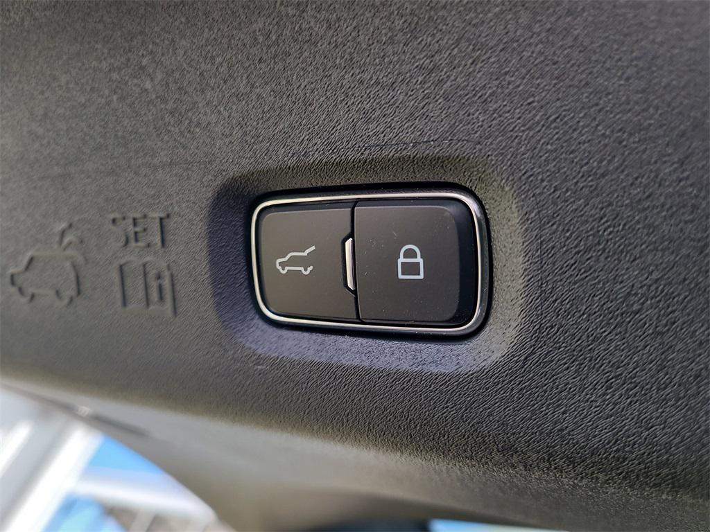 new 2025 Lincoln Navigator car, priced at $98,755