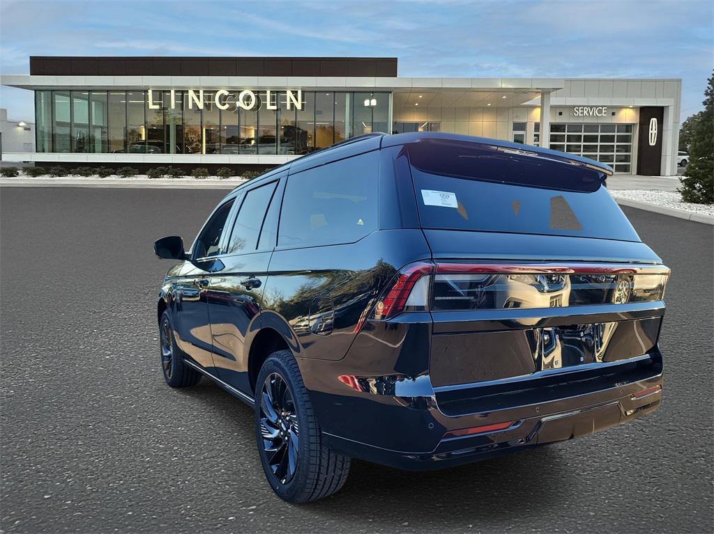 new 2025 Lincoln Navigator car, priced at $97,927