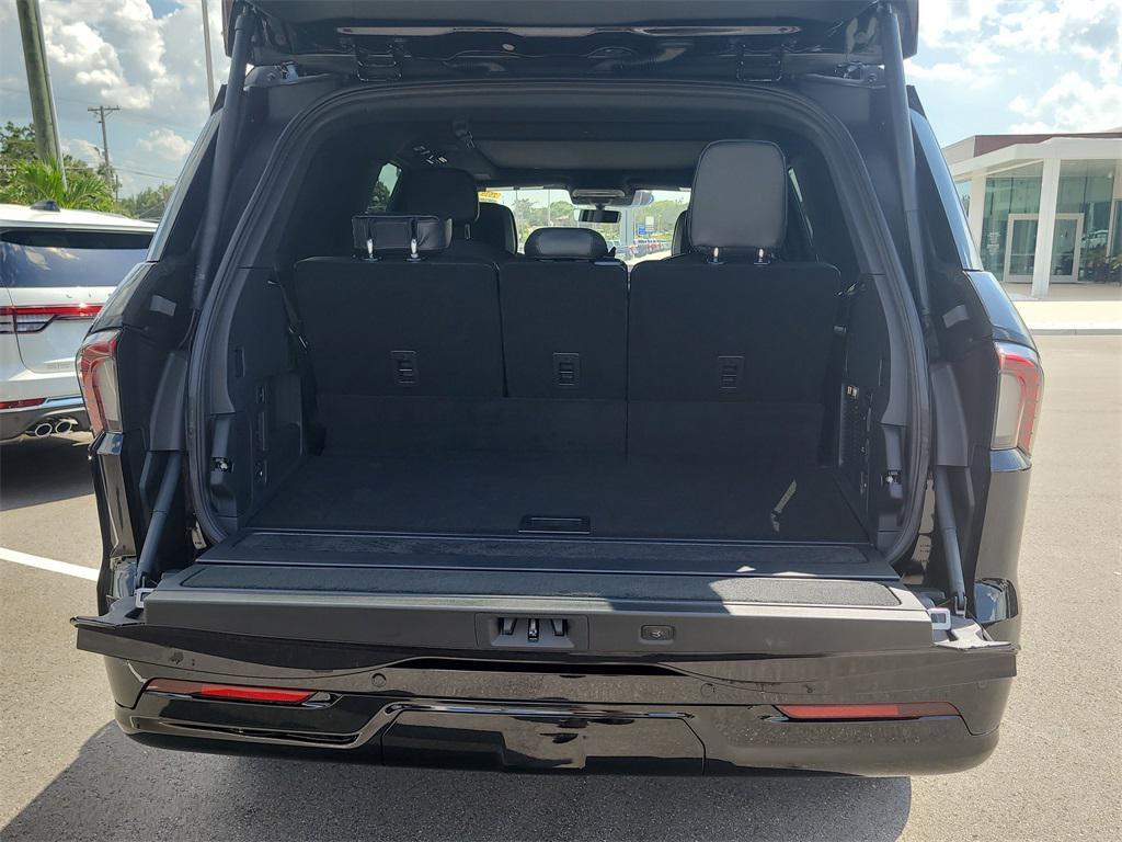 new 2025 Lincoln Navigator car, priced at $94,833