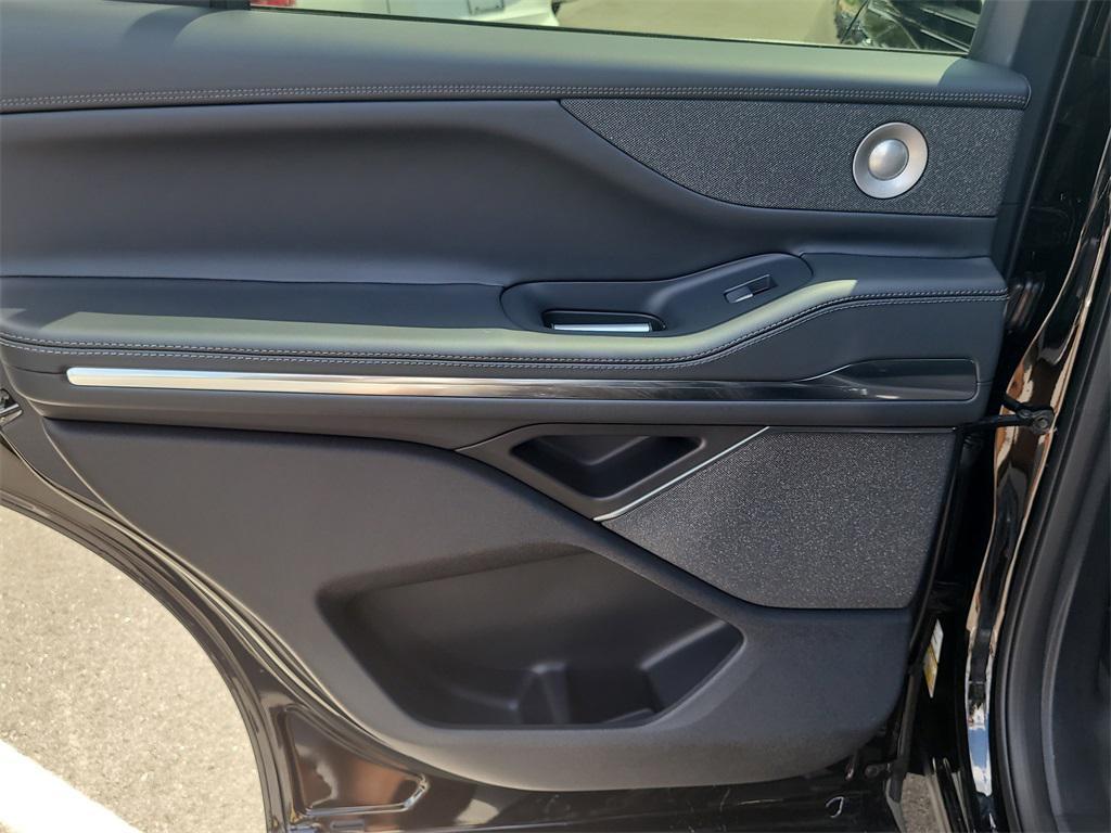 new 2025 Lincoln Navigator car, priced at $94,833