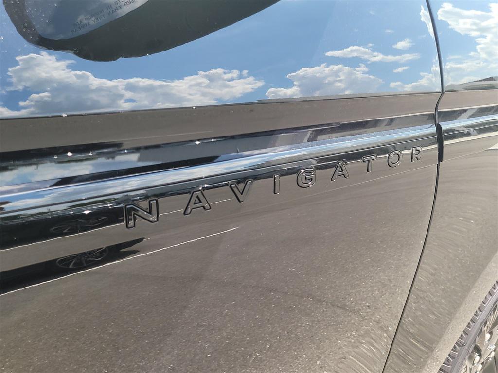 new 2025 Lincoln Navigator car, priced at $94,833