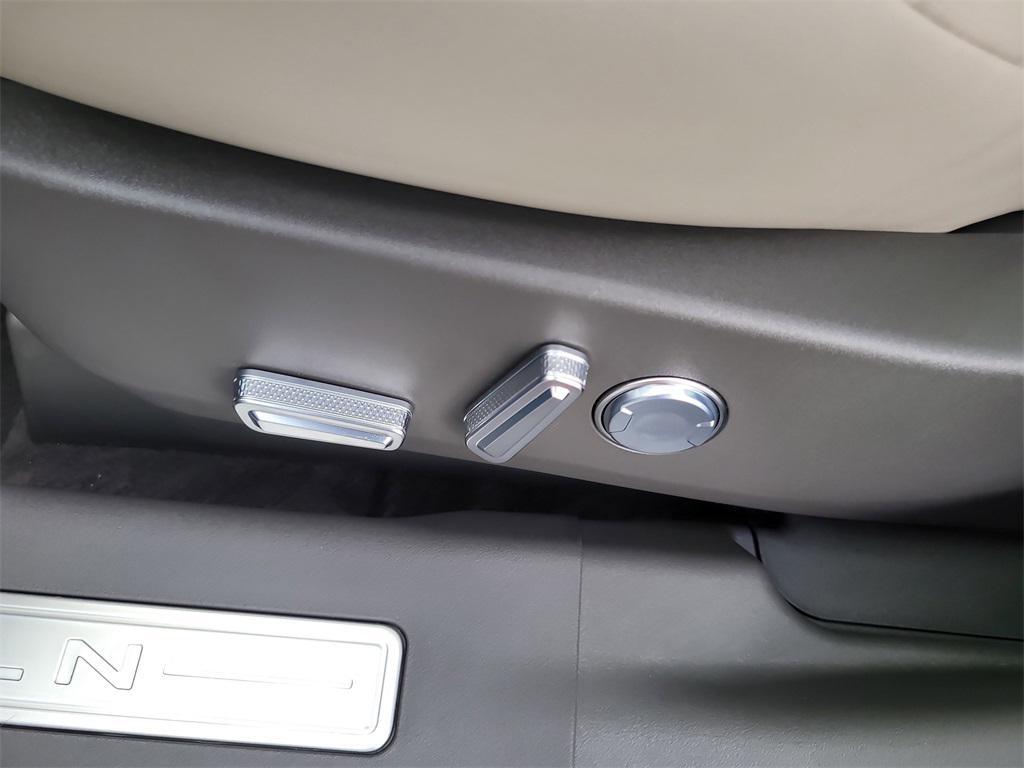 new 2025 Lincoln Nautilus car, priced at $58,544