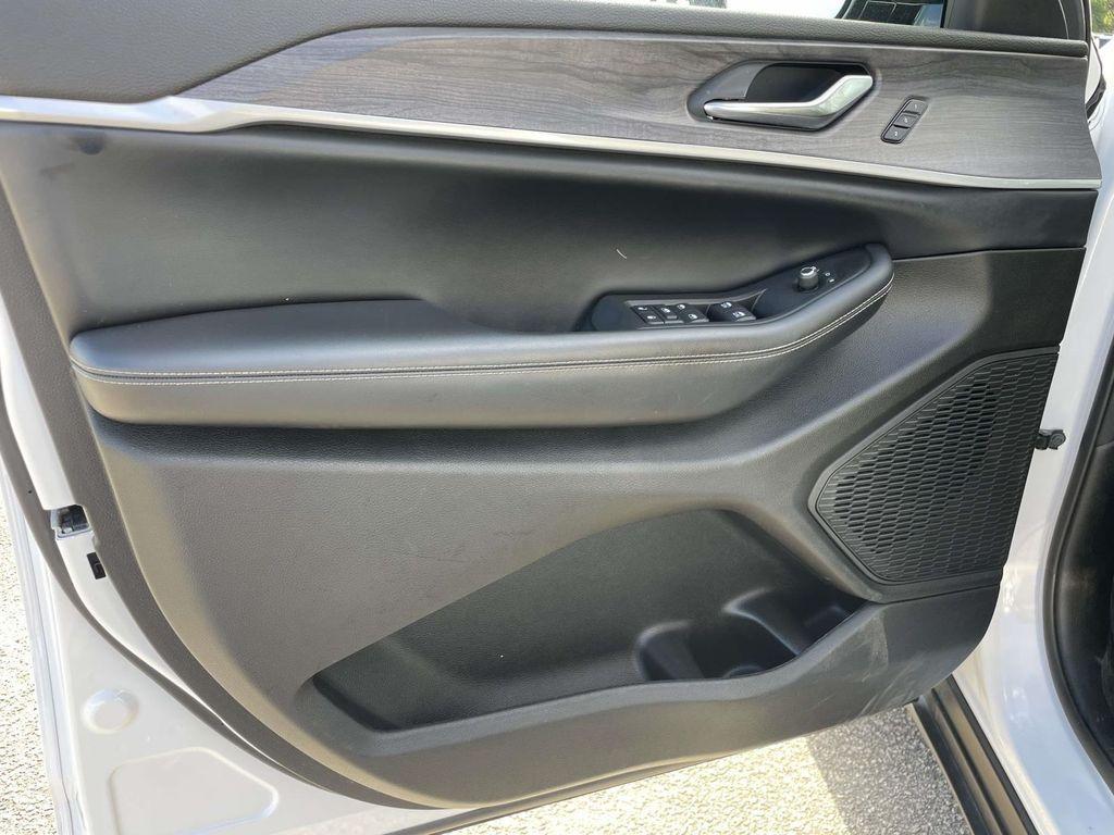 used 2023 Jeep Grand Cherokee car, priced at $31,620