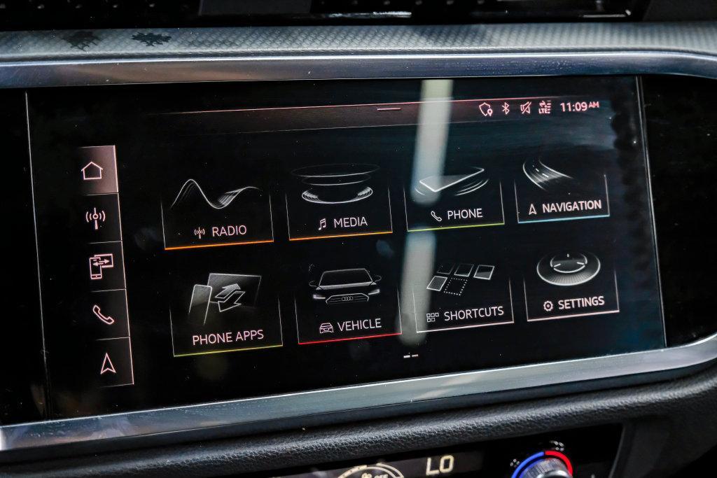 Audi Q3 view 33