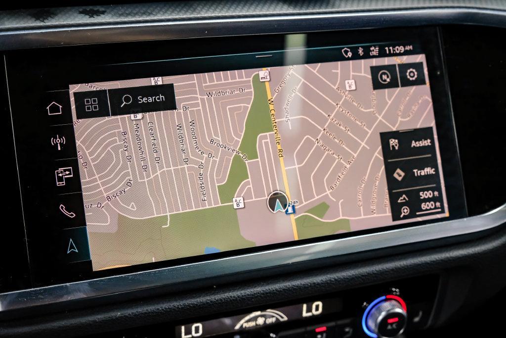 Audi Q3 view 24