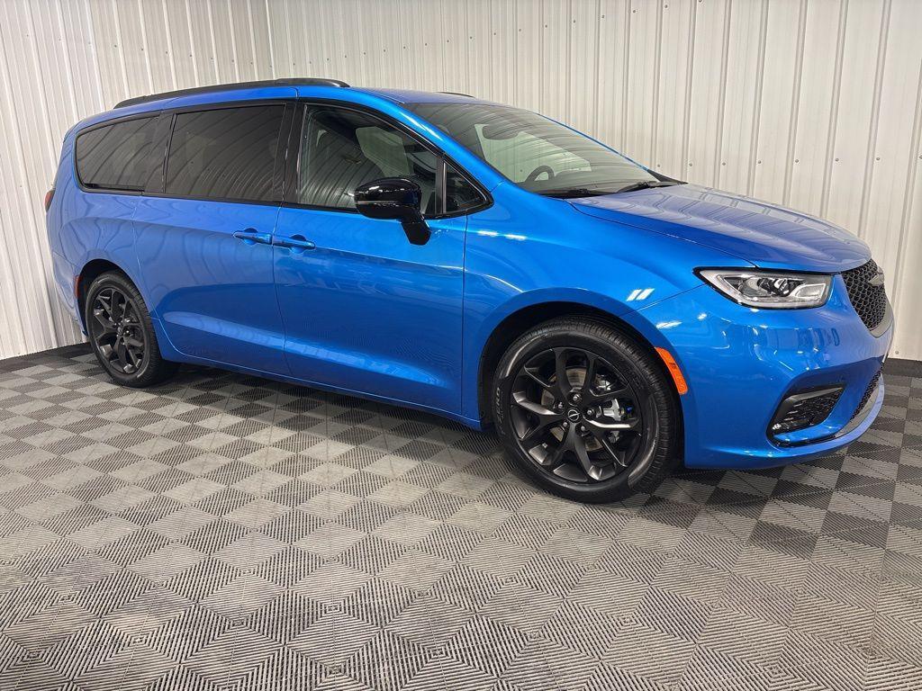 new 2026 Chrysler Pacifica car, priced at $48,323