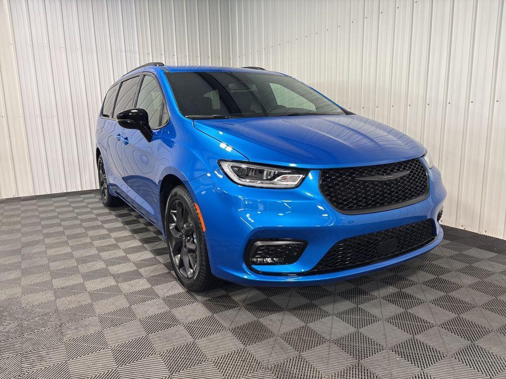 new 2026 Chrysler Pacifica car, priced at $48,323