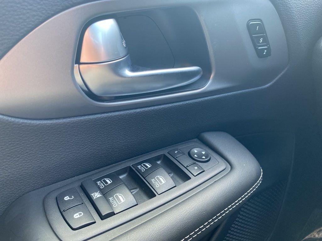 new 2025 Chrysler Pacifica car, priced at $38,927