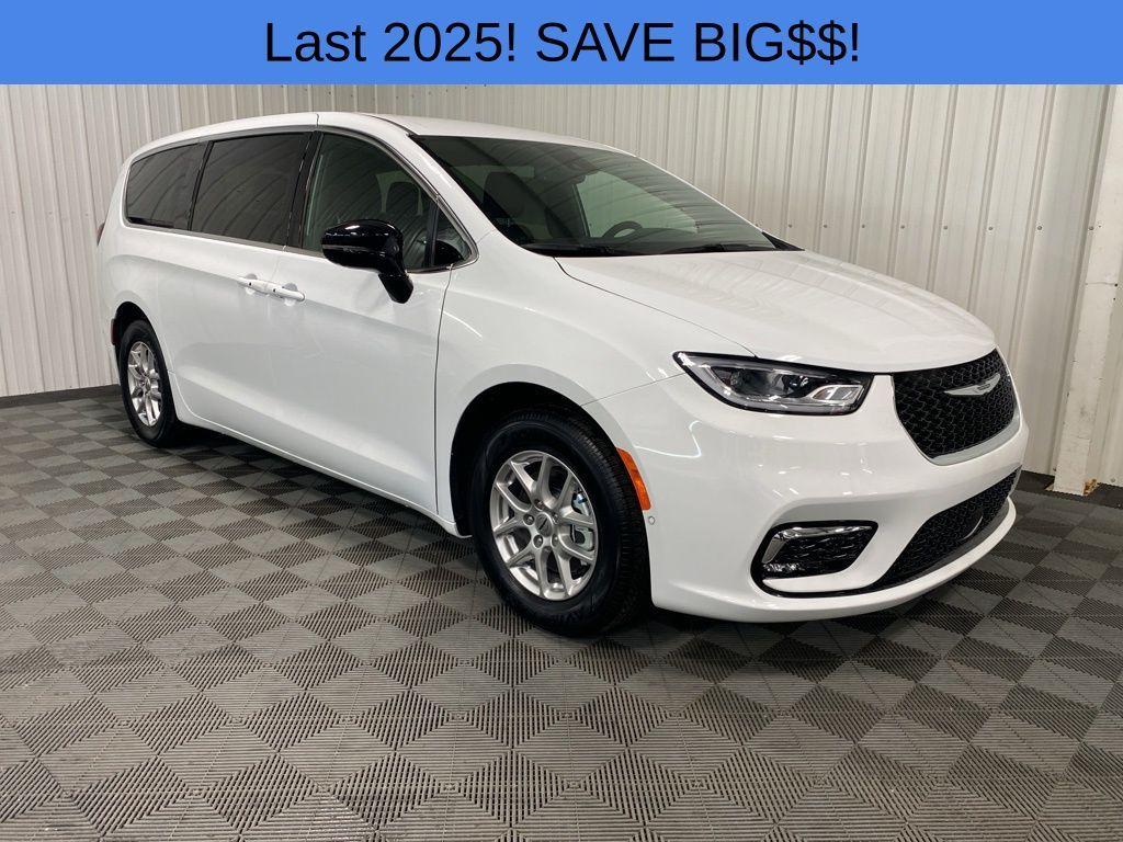 new 2025 Chrysler Pacifica car, priced at $38,927