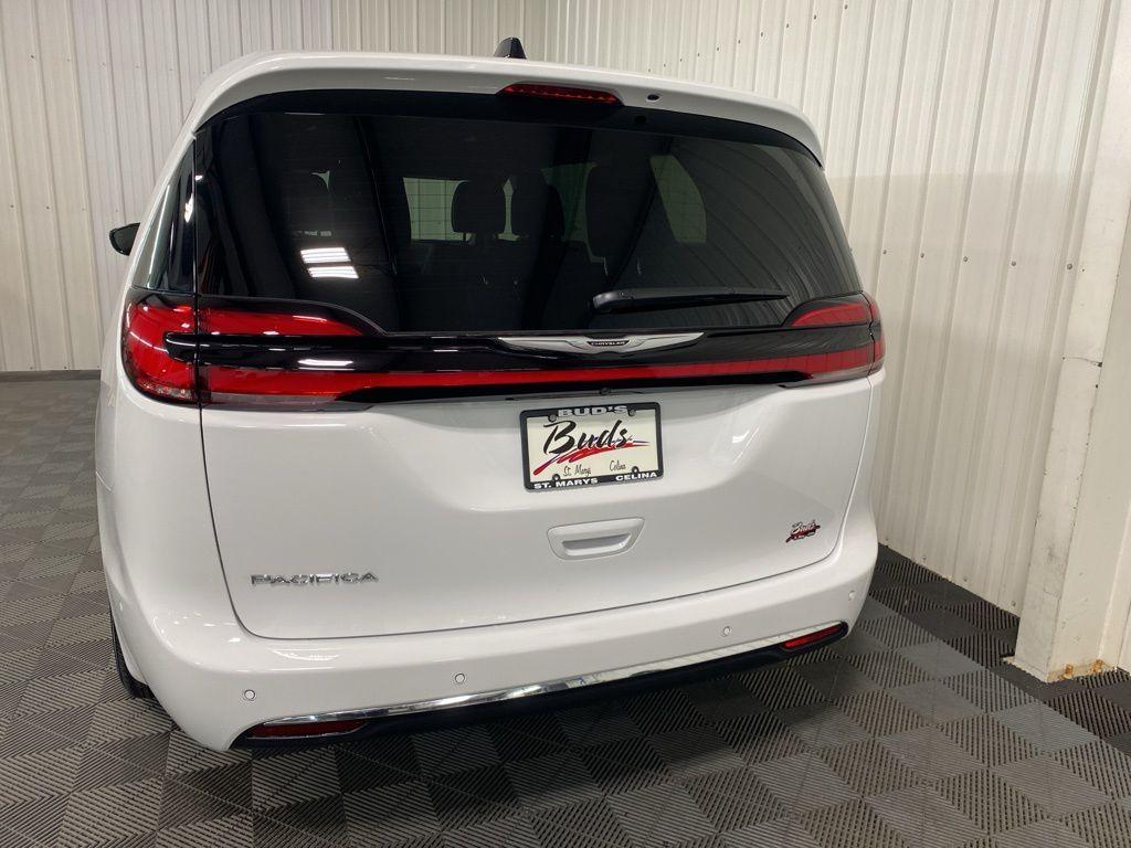 new 2025 Chrysler Pacifica car, priced at $38,927