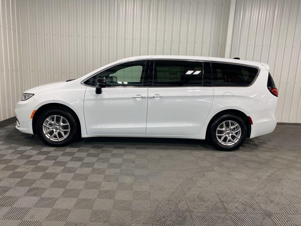 new 2025 Chrysler Pacifica car, priced at $38,927