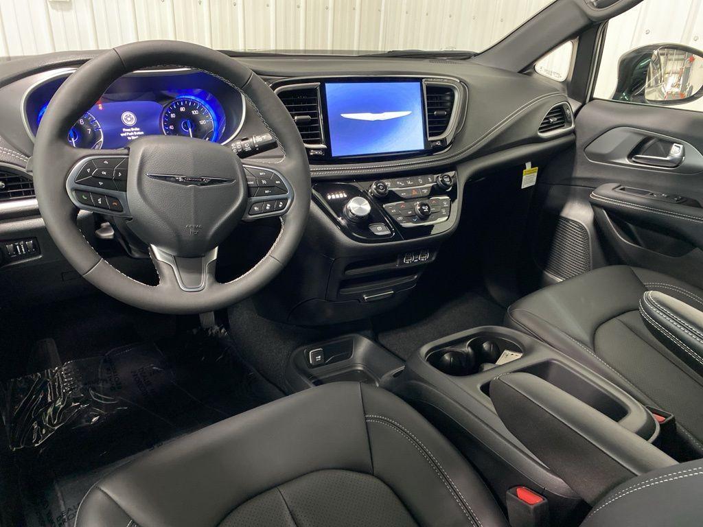 new 2025 Chrysler Pacifica car, priced at $38,927