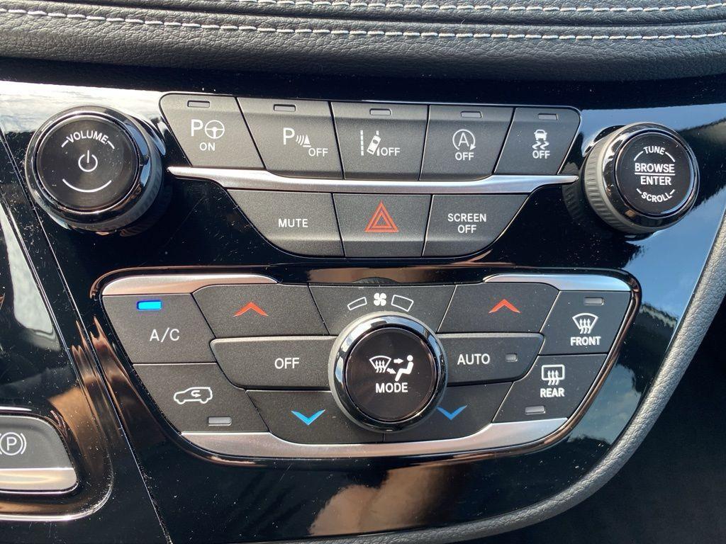 new 2025 Chrysler Pacifica car, priced at $38,927