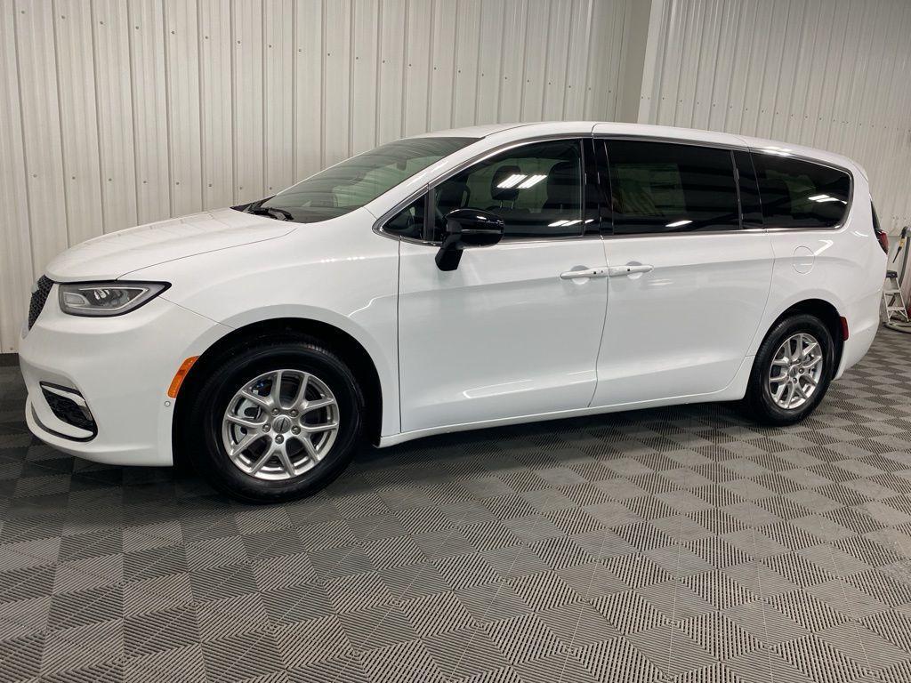 new 2025 Chrysler Pacifica car, priced at $38,927