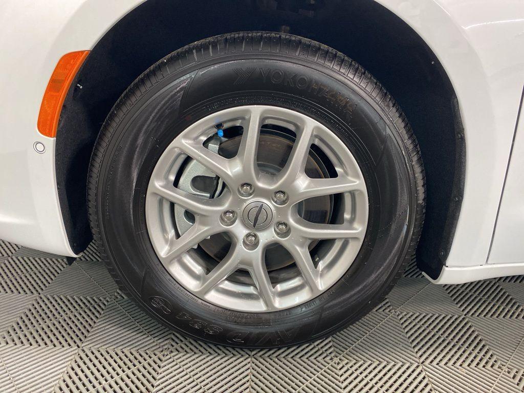 new 2025 Chrysler Pacifica car, priced at $38,927