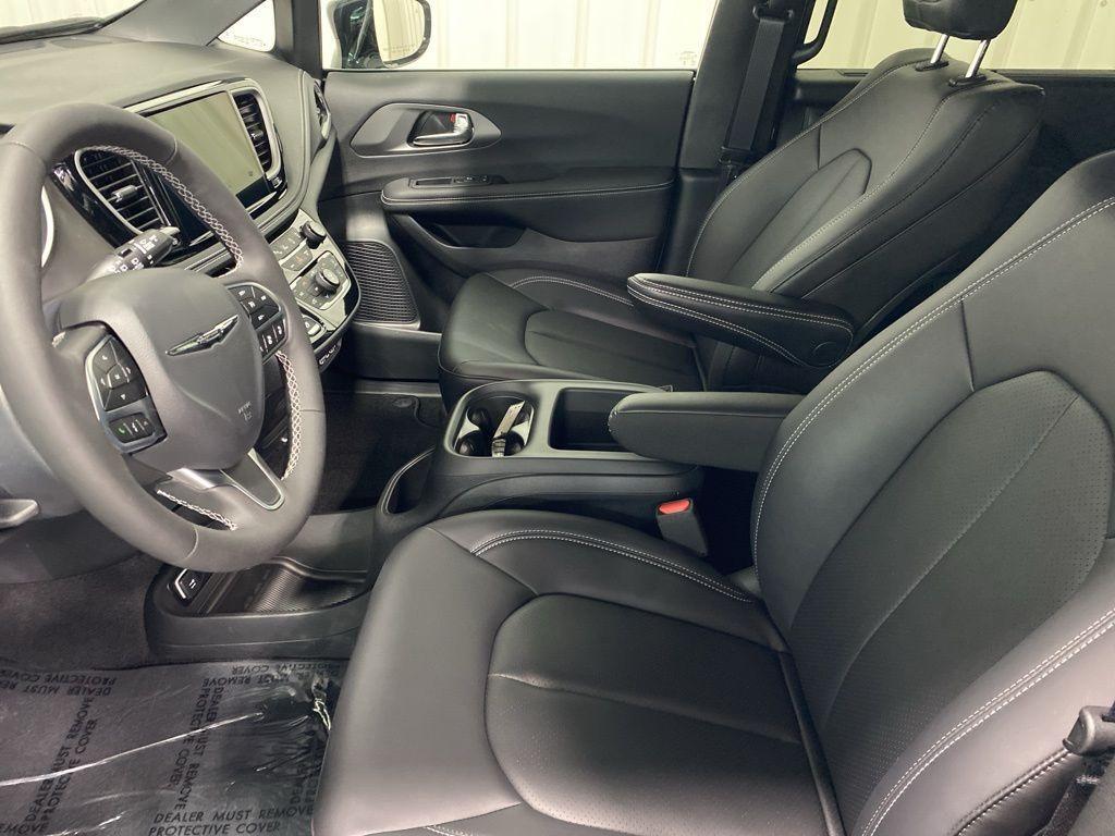 new 2025 Chrysler Pacifica car, priced at $38,927