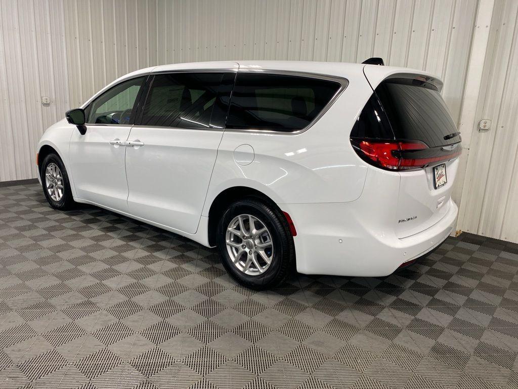 new 2025 Chrysler Pacifica car, priced at $38,927