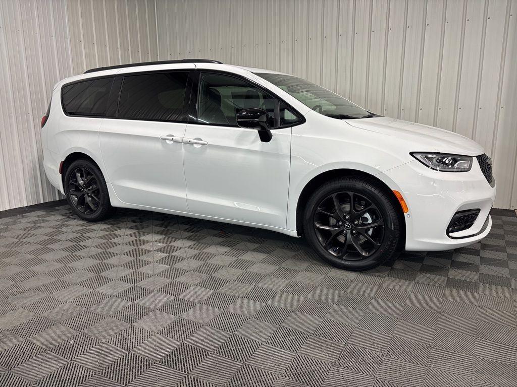 new 2026 Chrysler Pacifica car, priced at $53,327