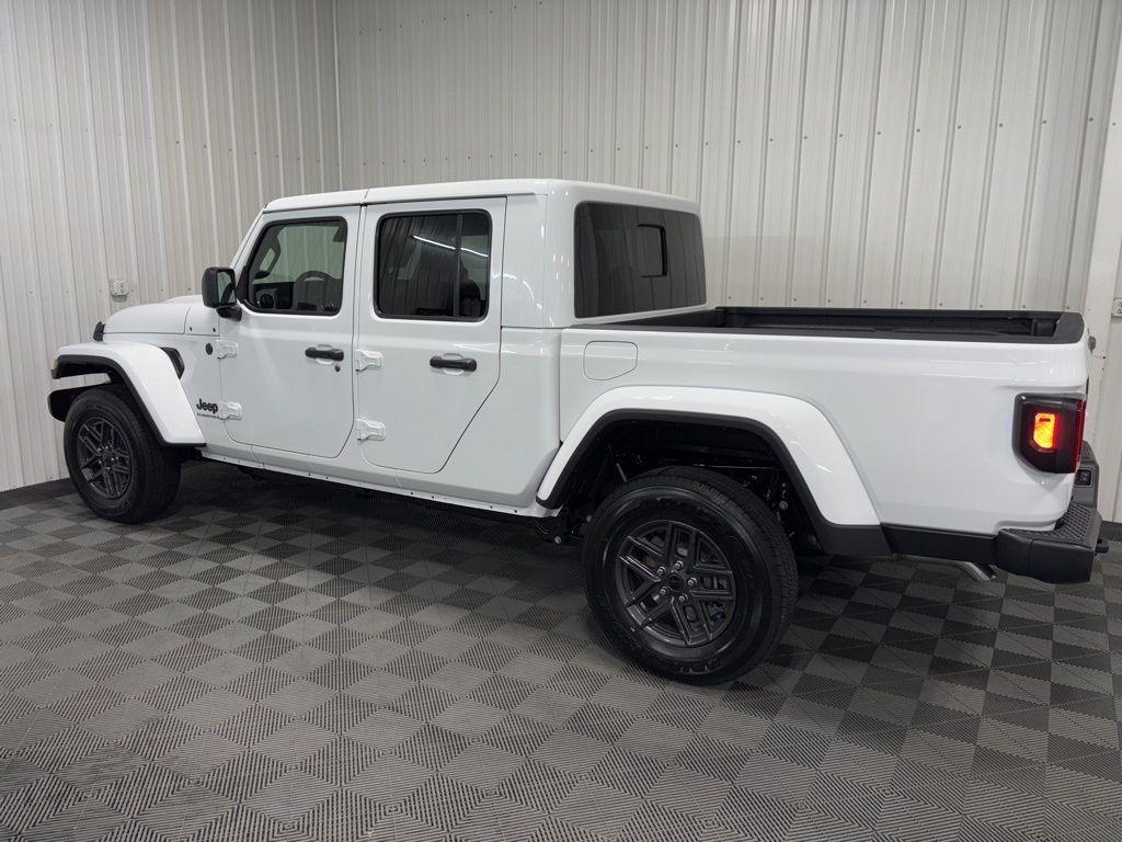 new 2025 Jeep Gladiator car, priced at $47,907