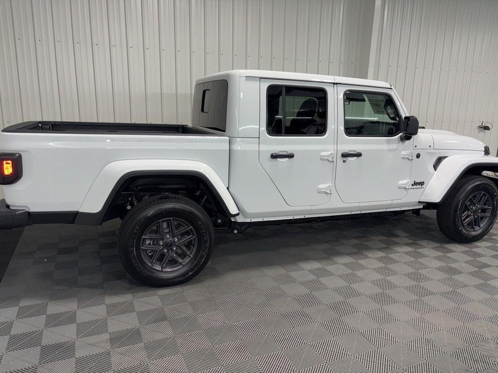 new 2025 Jeep Gladiator car, priced at $47,907