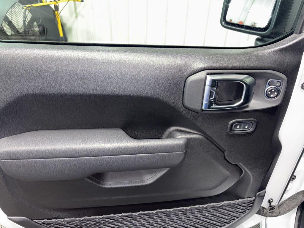 new 2025 Jeep Gladiator car, priced at $47,907