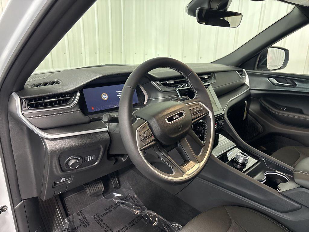 new 2025 Jeep Grand Cherokee car, priced at $41,229
