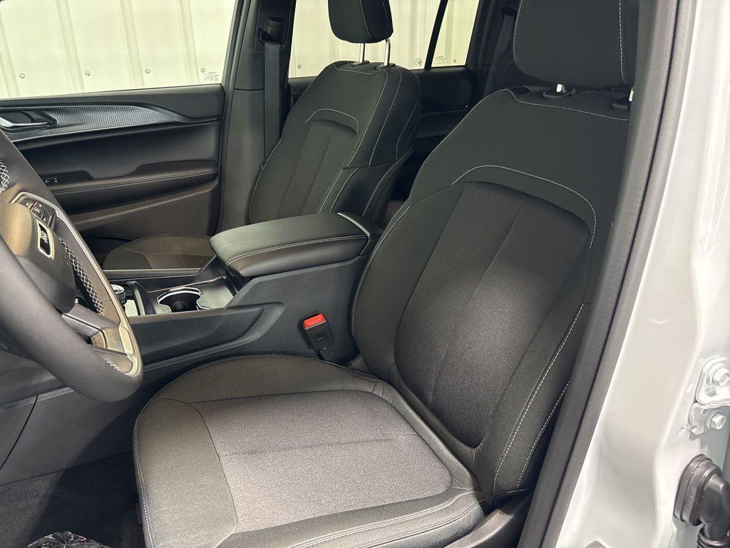 new 2025 Jeep Grand Cherokee car, priced at $41,229