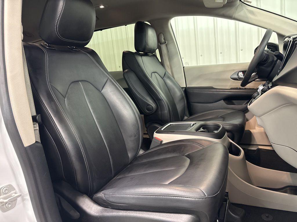 used 2024 Chrysler Pacifica car, priced at $27,999