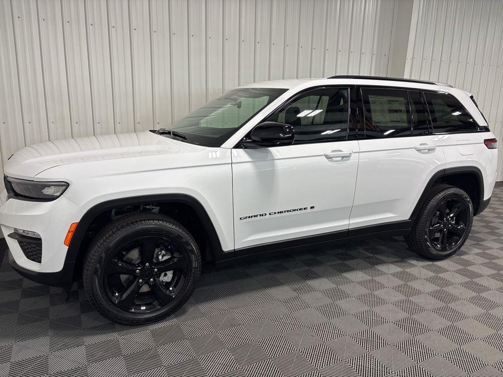 new 2025 Jeep Grand Cherokee car, priced at $48,759
