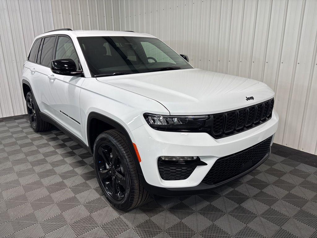 new 2025 Jeep Grand Cherokee car, priced at $48,759