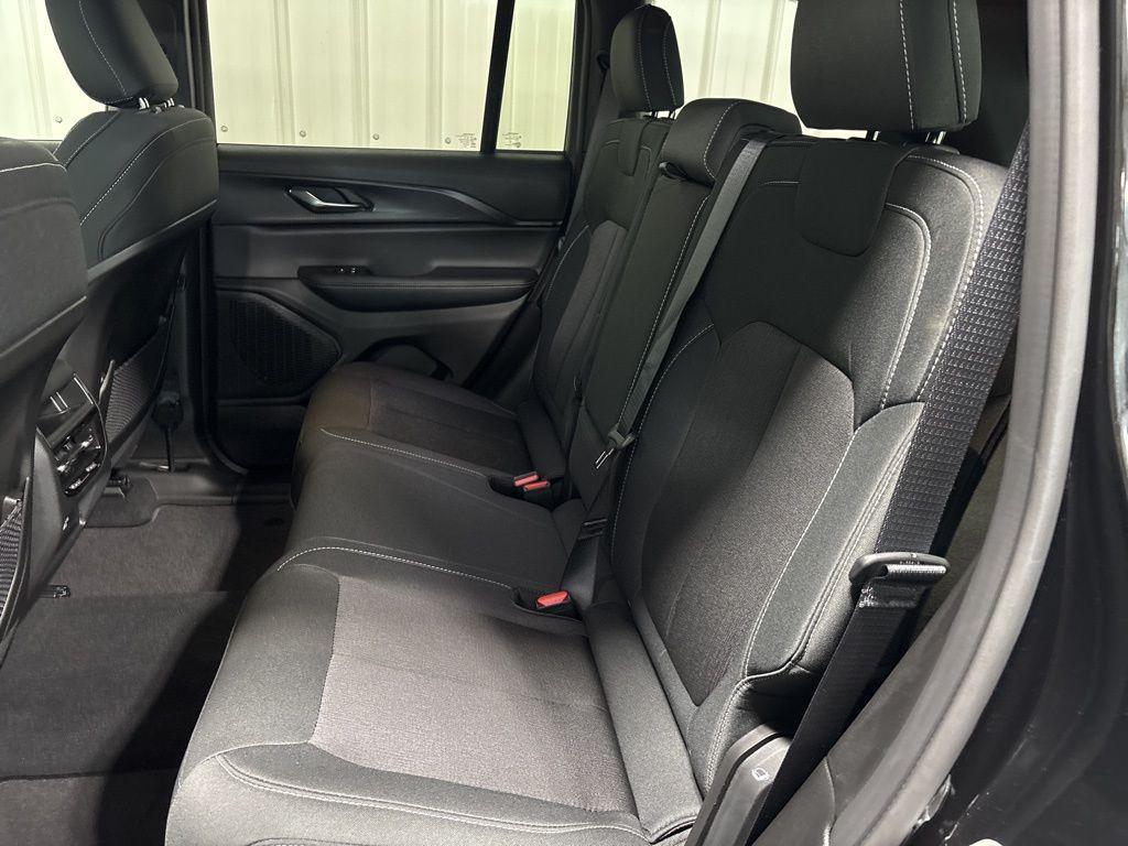 new 2025 Jeep Grand Cherokee car, priced at $40,665