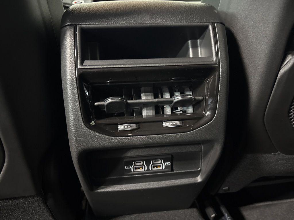 new 2025 Jeep Grand Cherokee car, priced at $40,665