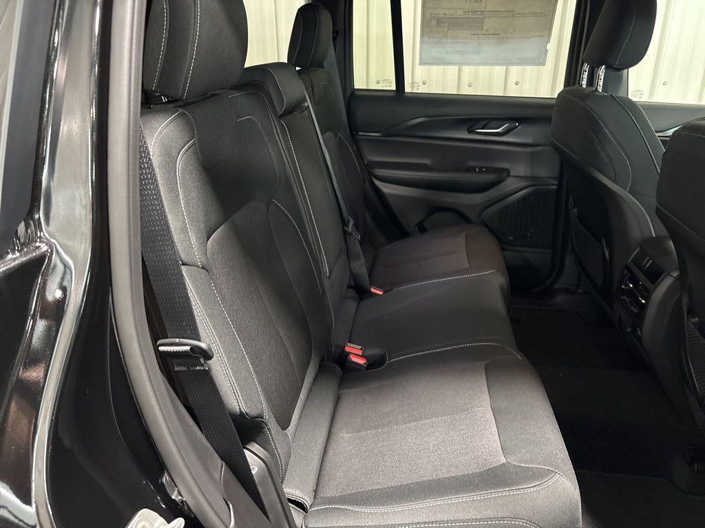 new 2025 Jeep Grand Cherokee car, priced at $40,665