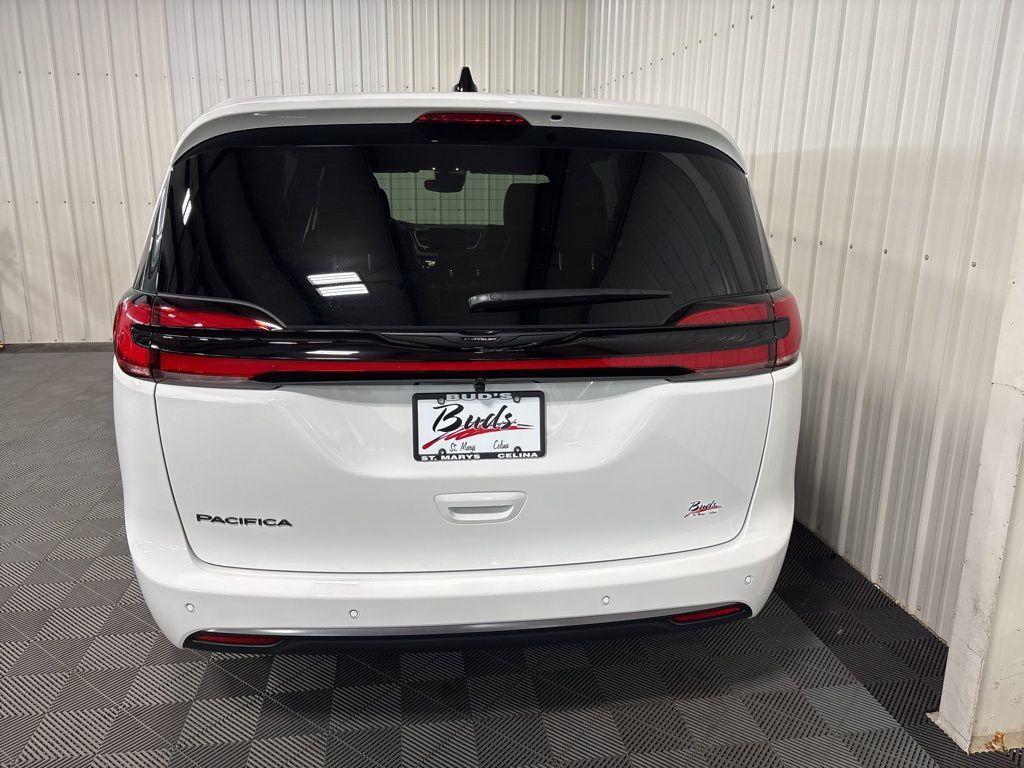 new 2026 Chrysler Pacifica car, priced at $45,523
