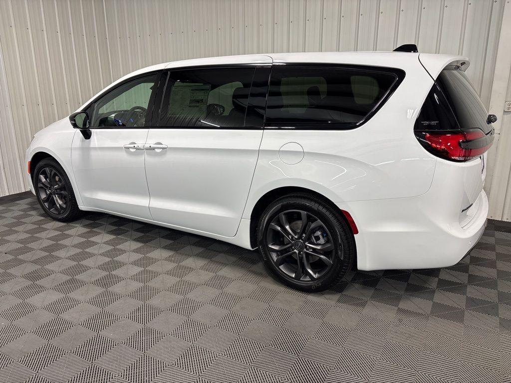 new 2026 Chrysler Pacifica car, priced at $45,523