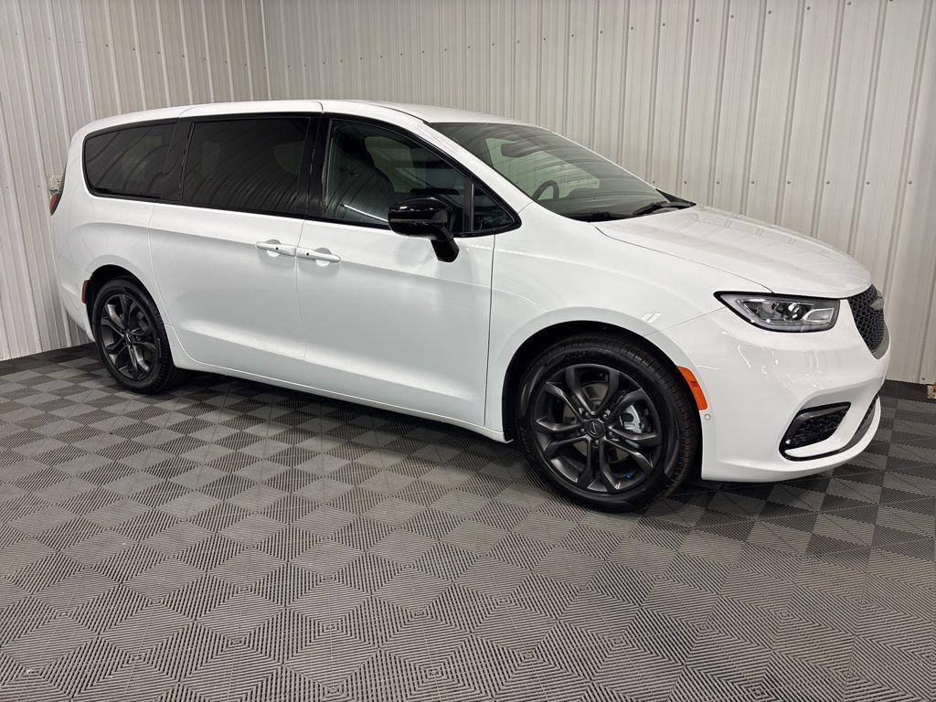 new 2026 Chrysler Pacifica car, priced at $45,523