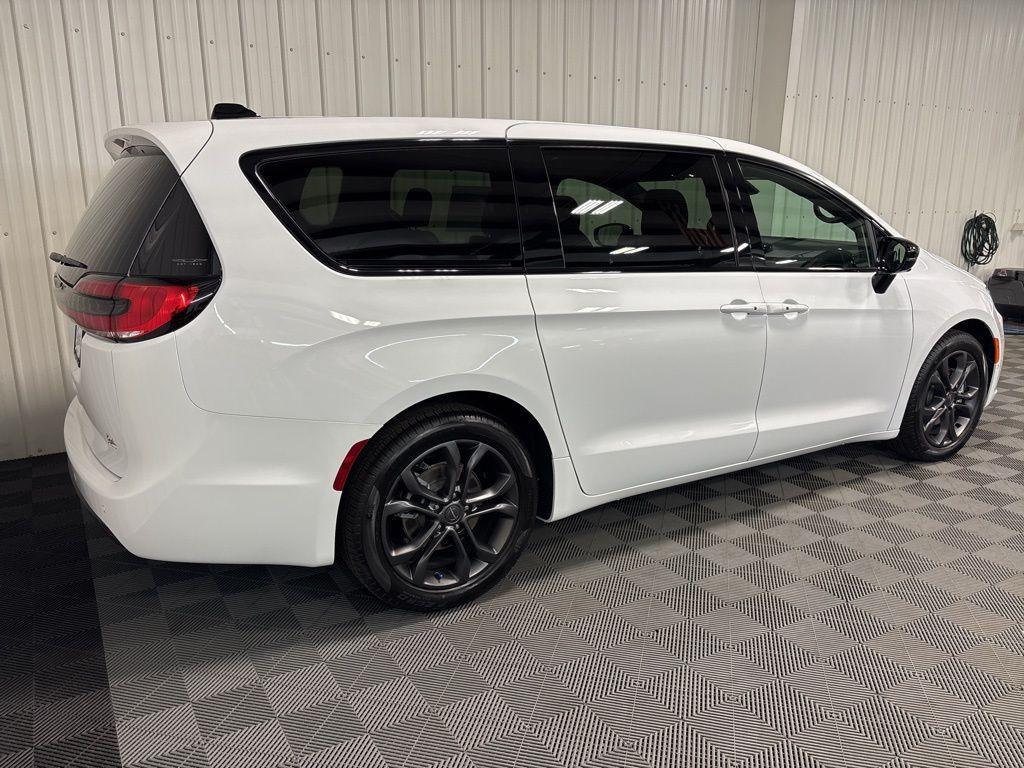 new 2026 Chrysler Pacifica car, priced at $45,523
