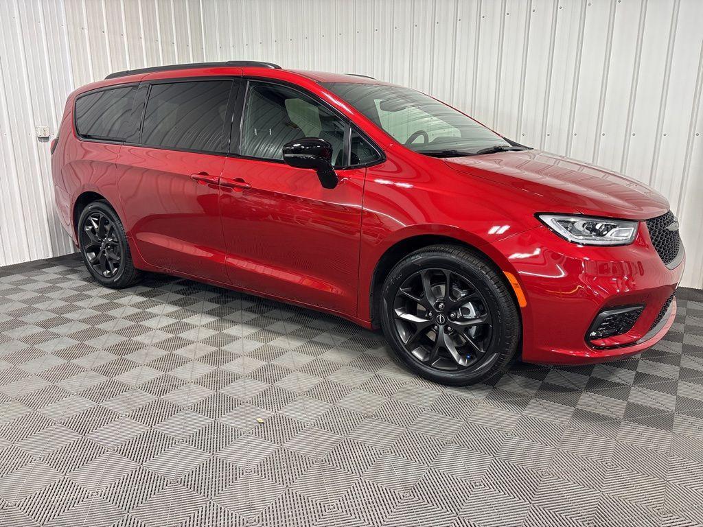 new 2026 Chrysler Pacifica car, priced at $47,931