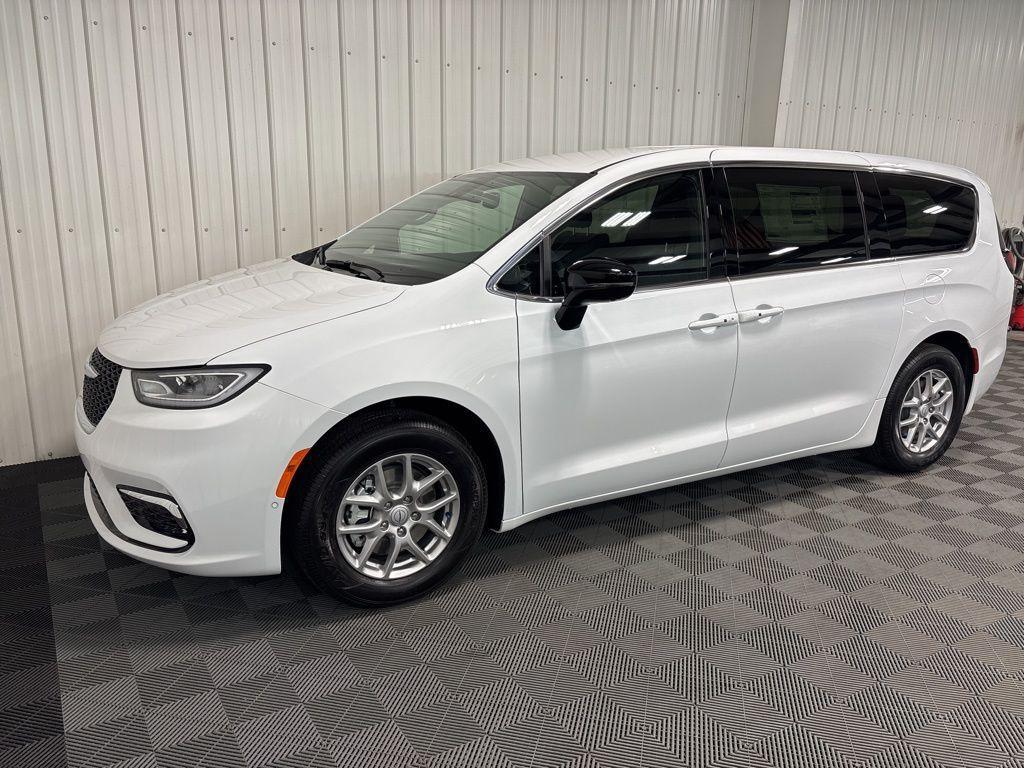 new 2026 Chrysler Pacifica car, priced at $45,568